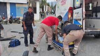 Queda motociclista lesionado tras ser impactado por auto en Yautepec