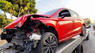 Abandonan un auto chocado en la autopista Oaxtepec-Cuautla