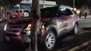 Atacan a balazos en su camioneta a líder de comerciantes en Cuautla