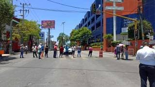 Colapsan con bloqueos avenida Plan de Ayala, en Cuernavaca, por falta de agua 2