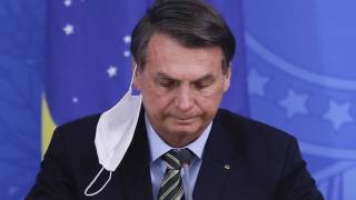 Bolsonaro minimizaba al coronavirus; hoy dio positivo al COV...