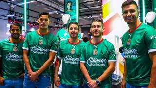 Presenta Chivas playera en color verde 2