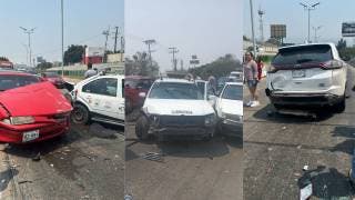 VIDEO: Así chocó auto contra otros 3 vehículos en el Paso Express Cuernavaca