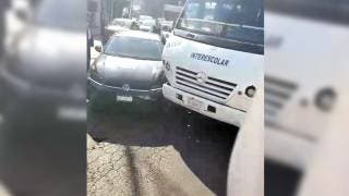 Chocan por ignorar el semáforo