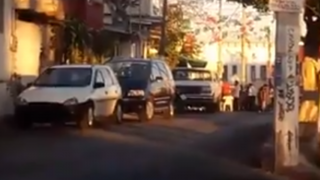 En Cuernavaca, aún con semáforo rojo, cierran calle para un...