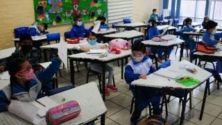 Habrá clases presenciales incluso con semáforo en rojo: Lópe...