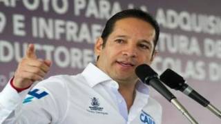 Francisco Domínguez, gobernador de Querétaro, da positivo a...