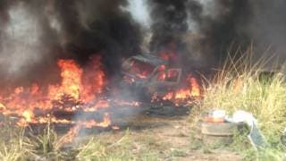 Atienden incendio en lote de autos de Yautepec 2