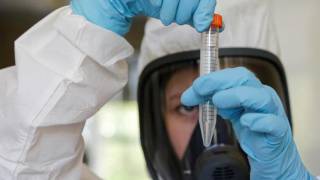 Prueban vacuna contra el coronavirus en Italia