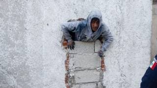 ¡Karma instantáneo!: Ladrón queda atorado más de 6 horas al...