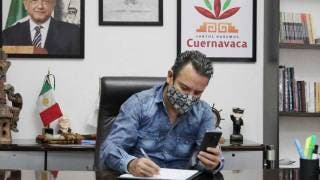 Reaparece alcalde de Cuernavaca en oficina tras ausencia por...