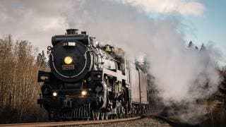 VIDEO: La llegada del antiguo tren de vapor "La Em...