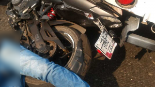 Muere motociclista tras impactarse contra camioneta en el Paso Express Cuernavaca 2