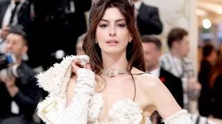 Anne Hathaway revela haberse besado con más de 10 hombres para el...
