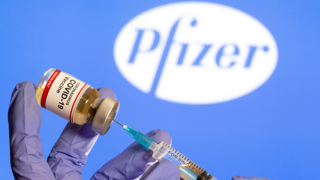 Avala comité asesor de la FDA vacuna de Pfizer para menores...