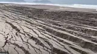 VIDEO: ¡Impresionante!, playa se parte t 2