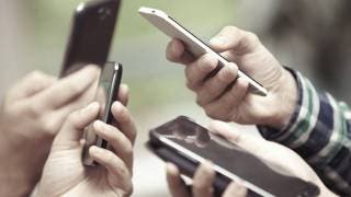 Revela estudio que celulares pueden escuchar conversaci...