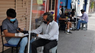 Ray, el profesor de Cuautla que enseña en las calles