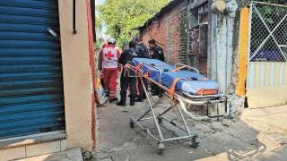 Prenden fuego a sujeto tras rociarle gasolina