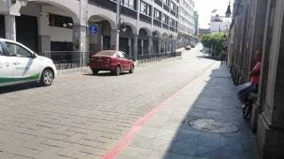 En 3 horas, Miguel, taxista, no consiguió ningún pasajero en...