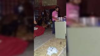 En plena contingencia, lo echan a la calle por no pagar rent...