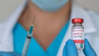 Empleado de hospital, posible sustractor de vacunas vs COVID...