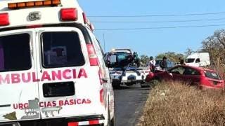 Deja volcadura dos lesionados en Puente de Ixtla; iban a exceso de velocidad