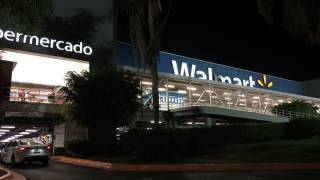Delincuentes merodean tres tiendas comerciales y logran asalto en Walmart de Domingo Diez