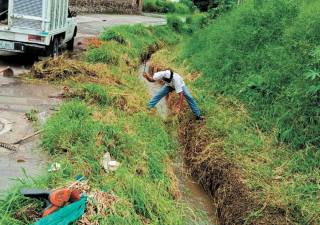 Tetecala se prepara para las lluvias; limpian barrancas para evitar inundaciones