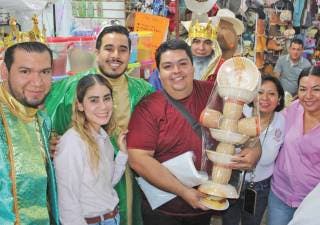 Celebra DIF Jojutla a los magos de Oriente en mercado municipal