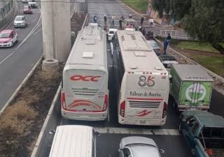 Bloquean la México-Cuernavaca en pleno puente vacacional; reina el caos entre automovilistas