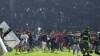 VIDEO: Enfrentamiento en partido de futbol en Indonesia deja 130 muertos y 180 heridos
