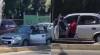 La imágen contiene: auto VIDEO: Mujer queda colgada de su auto para evitar que se lo roben en Puebla