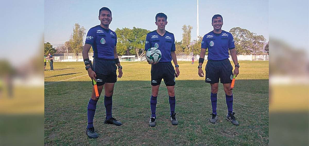 Tripleta arbitral. Alfredo Domínguez, Kevin Peñaloza y Miguel Ángel Díaz. Tripleta arbitral. Alfredo Domínguez, Kevin Peñaloza y Miguel Ángel Díaz.