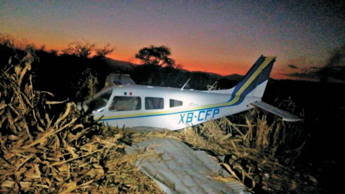 Una avioneta Piper de la escuela de aviación Aeronáutica Vitar tuvo que hacer un aterrizaje forzoso en Miacatlán tras sufrir una falla en el motor, no hubo lesionados.