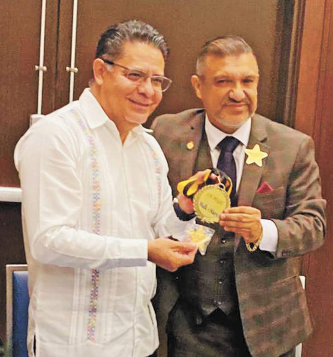 Medalla RABINDRANATH SALAZAR 