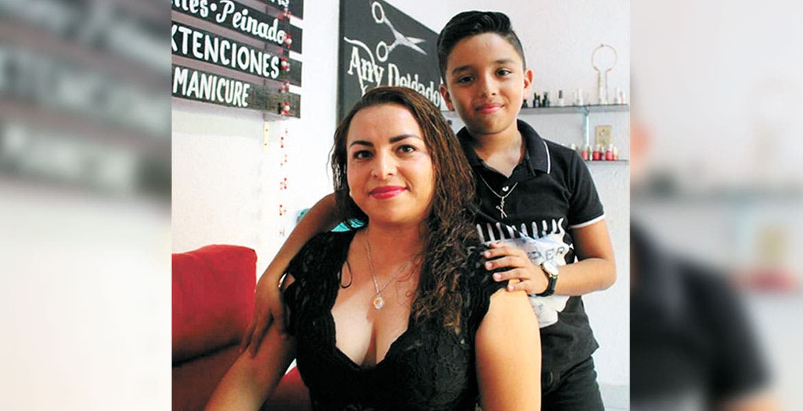 También comparte créditos con su mama, Anayeli Delgado Orduña.