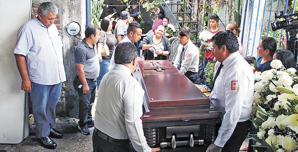 SEPELIO FAMILIA MENA ROMERO - ACCIDENTE SOCAVÓN SEPELIO FAMILIA MENA ROMERO - ACCIDENTE SOCAVÓN