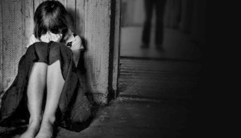 Mujer es condenada a prisión por abusar de la hija de su pareja