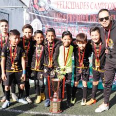 Felinos-campeones-liga-premier-201218.jpg