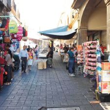 Tianguis-calle-Guerrero-020119.jpg