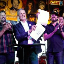 Los músicos se protegen de la IA con la “Ley Elvis” pero, ¿En que consiste?