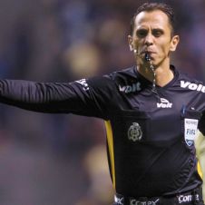 santander-arbitro-de-chivas.jpg