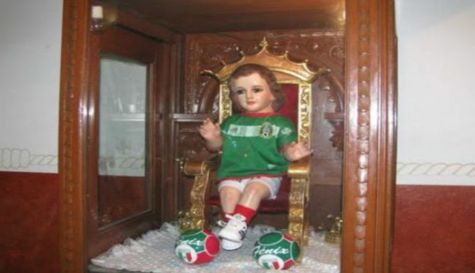 No vestir al niño dios con uniformes de fútbol u otro tipo de culto, pide la iglesia.jpg