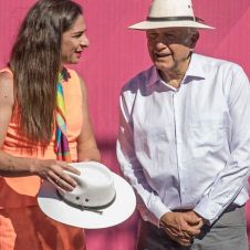 Ana Gabriela Guevara reporta ganar más que AMLO .jpg