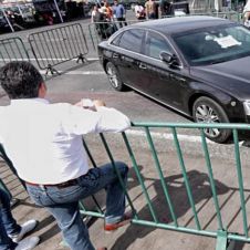 Con descuento se vende auto de EPN en subasta.jpg