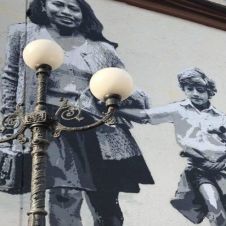 Tlaxiaco, lugar de origen de Yalitza, devela mural en su honor.jpg