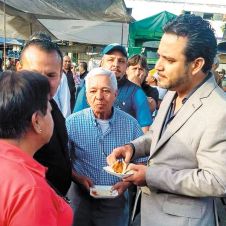 Antonio-Villalobos-en-mercado-ALM-181018.jpg