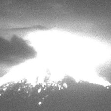Fuerte explosión del Popocatépetl puso en alerta a municipios de Morelos y Puebla.jpg