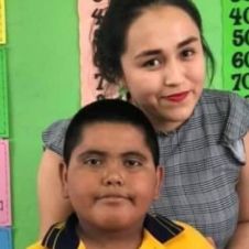 Niño le da inusual regalo a su maestra e hizo que ella rompiera en llanto.jpg